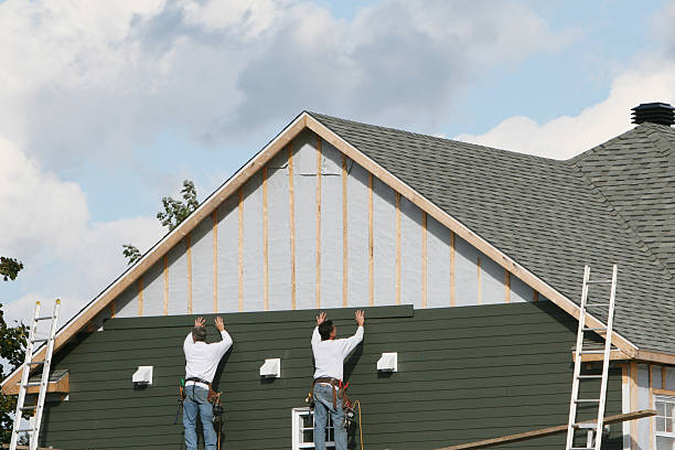 Professional Siding technician working in Bushwood, MD